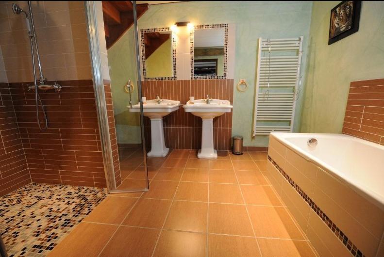 Le Domaine De Saint-Thomin Bed and Breakfast Nostang Værelse billede