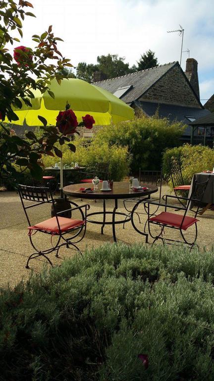 Le Domaine De Saint-Thomin Bed and Breakfast Nostang Eksteriør billede