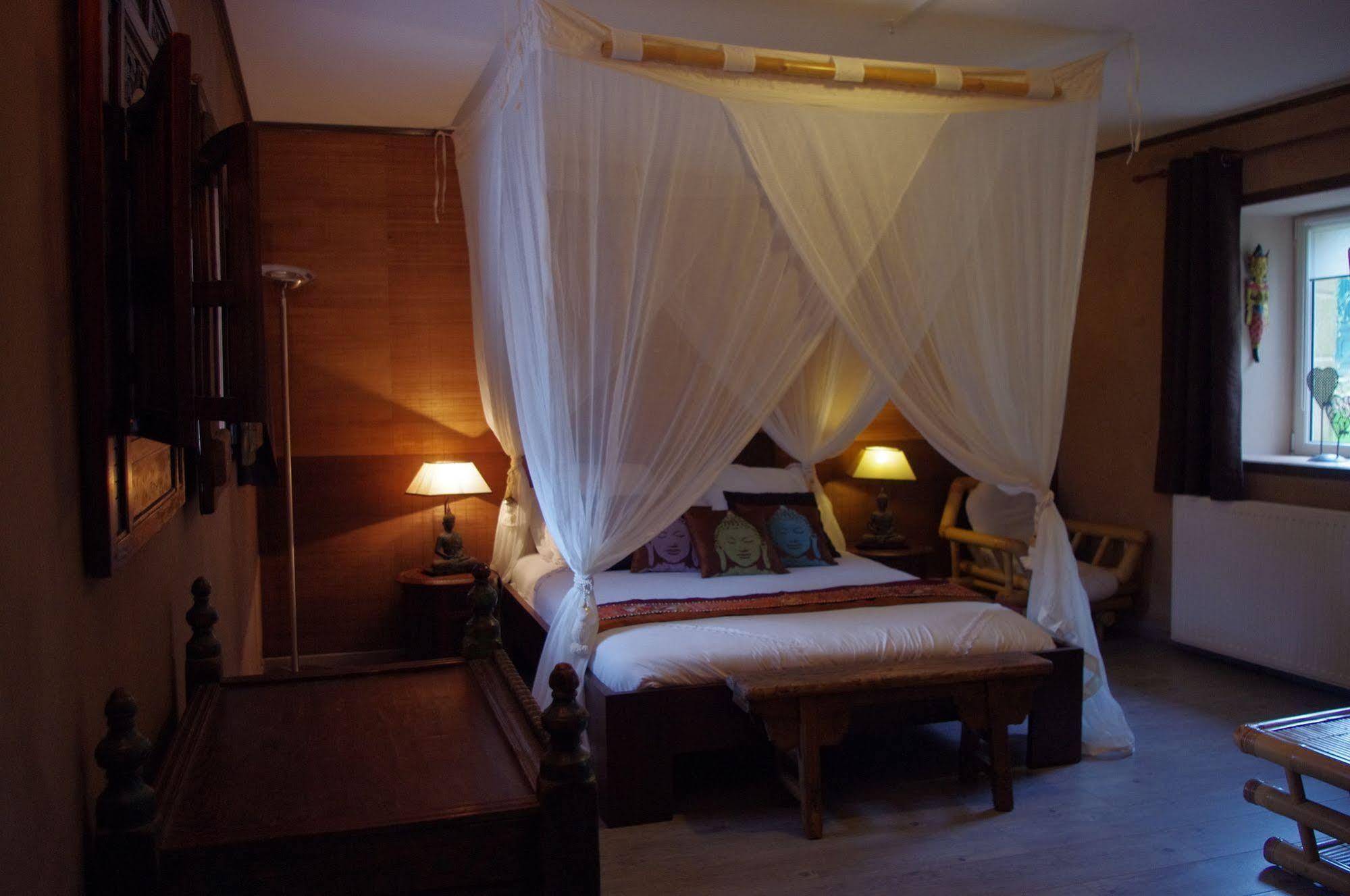 Le Domaine De Saint-Thomin Bed and Breakfast Nostang Eksteriør billede