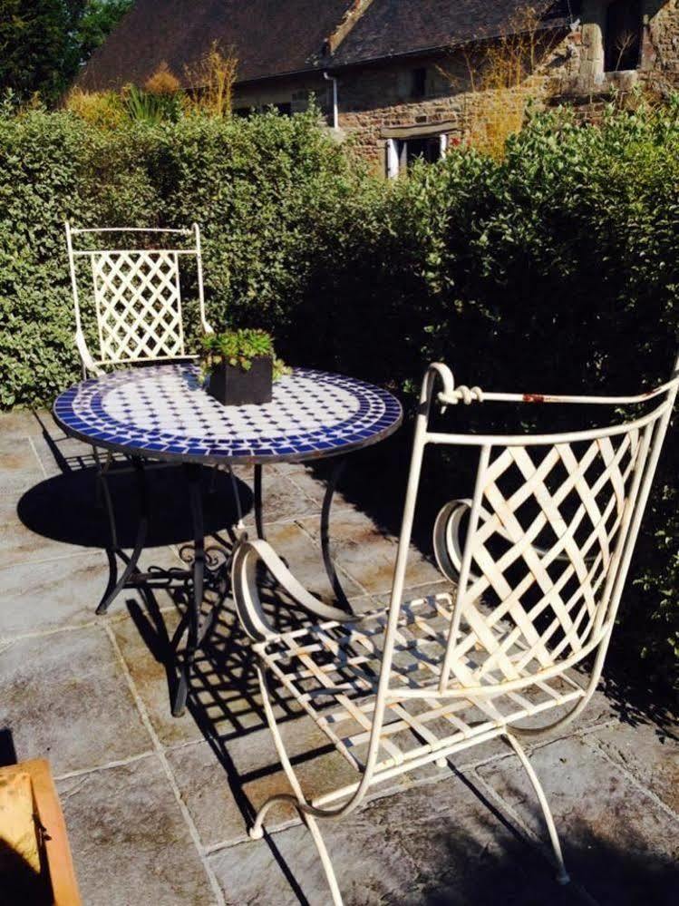 Le Domaine De Saint-Thomin Bed and Breakfast Nostang Eksteriør billede