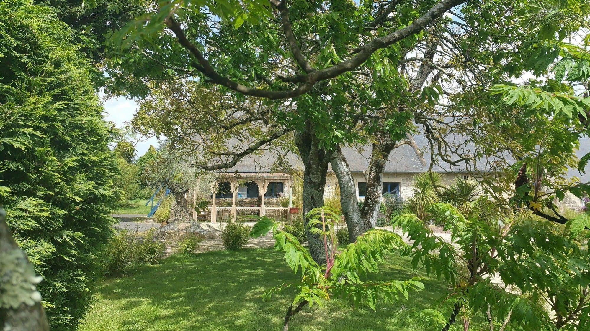 Le Domaine De Saint-Thomin Bed and Breakfast Nostang Eksteriør billede